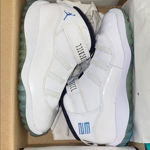 White Jordan 11